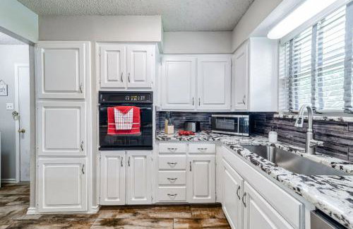 Private Pool, Entire House, In the Center of DFW - Foto 6