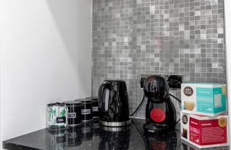 Large Comfy 4 Bedroom House, Ideal for Workers, FREE Parking - Foto 11