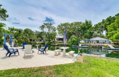 Waterfront Weeki Wachee Home with Fire Pit! - Foto 7