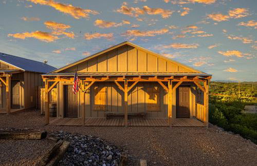 -Pet Friendly- Miners Cabin #6 - King Bed with Private Balcony - Foto 33