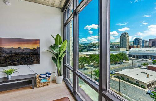 Exceptional 1BD BA-PoolHotTubGymParking- Downtown! - Foto 9