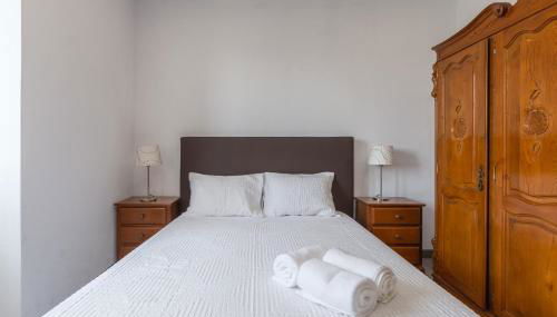 Casa das Dognas with Private Pool & Garden - Castelo de Paiva, by Hopstays - Foto 4, wardrobe