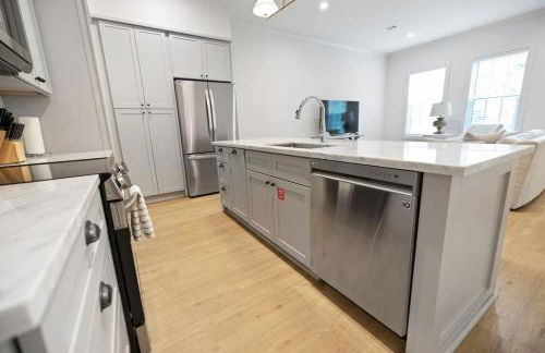 Seaside Veranda 7 - Steps to Beach, Pet-Friendly, Pool, Fast WiFi - Foto 13