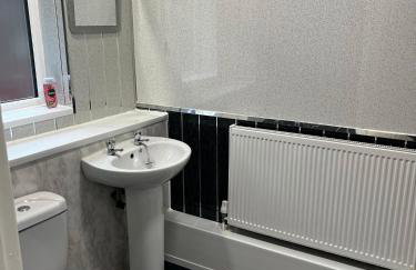 Levy Nook House 1 bed apartment 5 minute walk to Stockton town centre & Free Parking - Foto 9