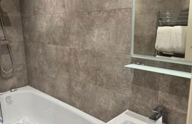 Elegant One Bedroom Apartment in Central London - Photo 27