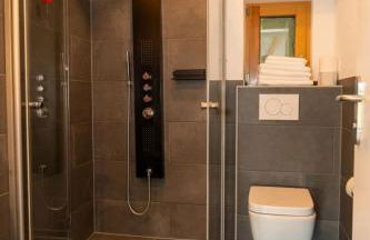 Ferienhaus hoch über dem Taubertal mit fantastischem Weitblick, Dachterrasse, 2000m2 großem Grundstück und Kamin - Foto 48