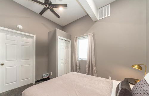 Modern Top Floor 2BR 1BA w Private Rooftop Patio South Hill Near Downtown - Foto 34