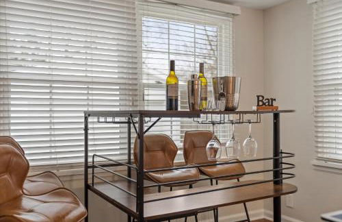 5 Mins to UND - Cozy 4BD with BBQ & Pool Table - Foto 25