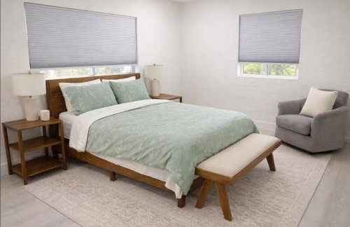 Sunny Oasis Near the Beach with 4BR and 3BA Pool Home - Foto 27