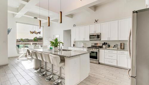 Poolside and Hot Tub Lounging Luxe Rio Rancho Home - Foto 2