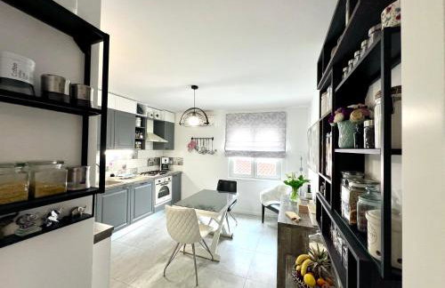 Sunny Apartment - Photo 8