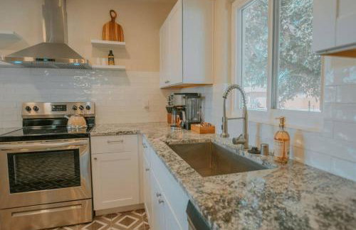 Casa Urbana-Close to Downtown-Hot Tub-Pet Friendly-No Pet Fees! - Foto 12