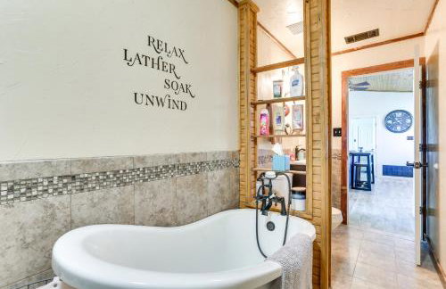 Ranch Getaway with Pool and Horse Stall Access! - Foto 18