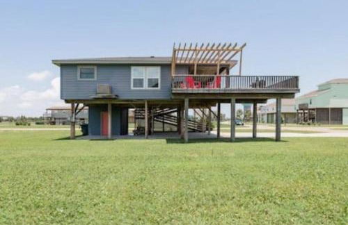 Beach House with Huge Deck and Great Views - Photo 5