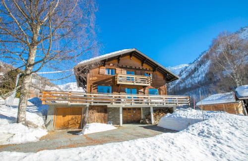 MontBlanc Alpine Ski & Sauna Retreat - Happy Rentals - Photo 1