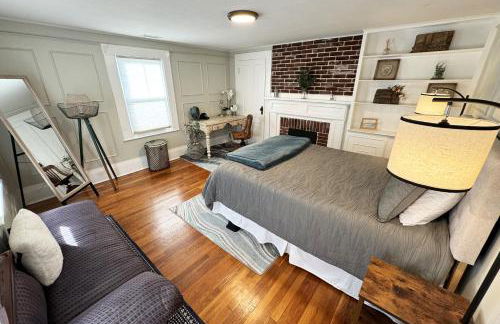 Large, Comfortable & Conveniently located Home - Foto 22