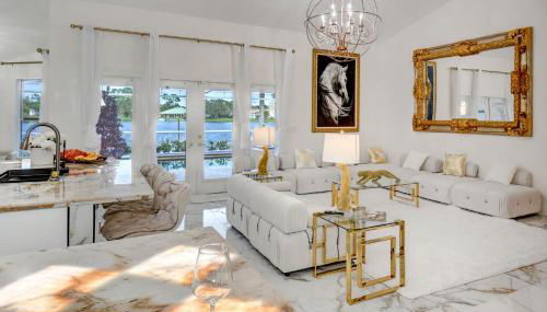 Stunning House with Beautiful Lake View - Photo 5