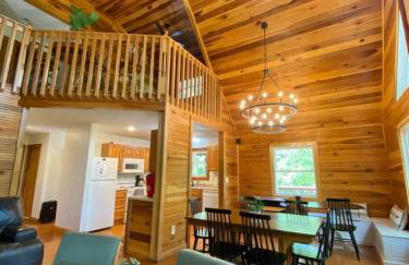 14 Guest 7 Bed 4 BR Lakefront Cabin w Hot Tub - Foto 31