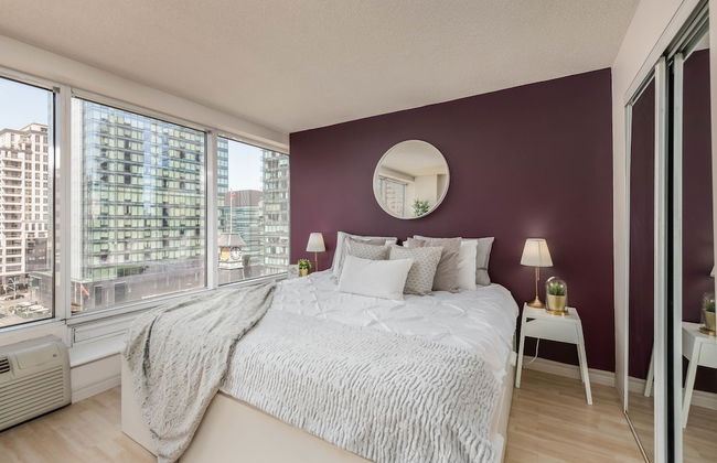 Corner Suite - Yonge & Bloor - Foto 1