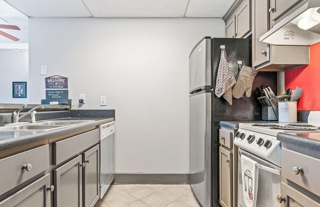 Home is Where the Arch is Across From Uga! - Foto 5