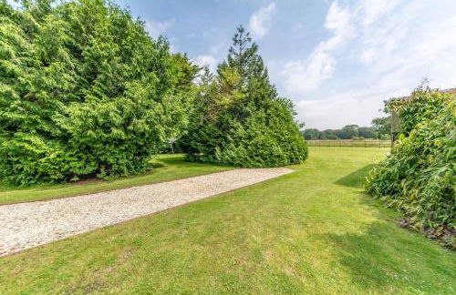 Railway Carriage accommodation with tennis court! - Foto 7