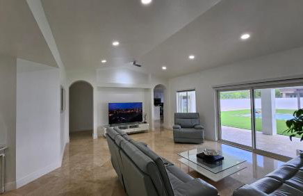 Sunny Oasis with private pool - Foto 8