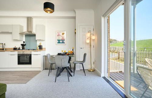 Riviera View - A Stunning Large 1 Bed Apt - Private Parking - 5 Mins To Beach - Dog Friendly - Close To Ventnor, Shanklin & Sandown - Ideal For Friends, Families & Business Travellers - Managed By "Greenstay Serviced Accommodation" - Foto 28