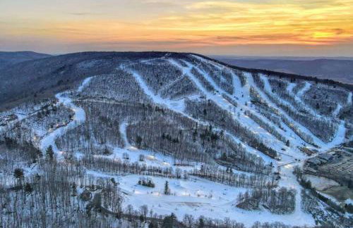 Unique Fully Restored Landmark Barn in Hudson - Foto 21