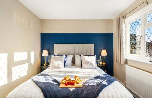 Spacious 5-Bedroom Home, Accommodates 10, Fast Wi-Fi & Parking Included - Foto 30