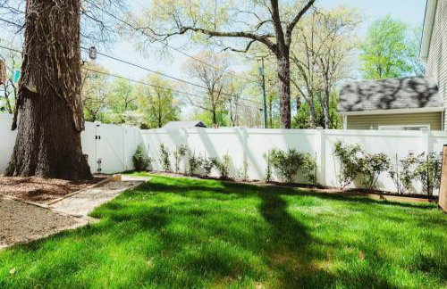 Huge Beach Bungalow- Yard, Beach Pass, King Beds - Foto 16