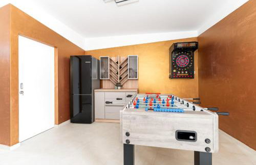 Villa Mirakul, new modern villa with swimming pool, close to the beach, children playroom, quiet area- by TRAVELER tourist agency Krk - ID 2680 - Foto 27