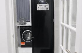 Modernized Three Bedroom House near City Stadium, Attractions, City Centre - Sky n Netflix - Convenient Transport - Foto 33