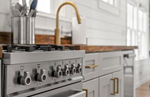 NEW! The Adaline Room #9 - Updated Hyde Park Penthouse, Steps to Bayshore - Foto 23