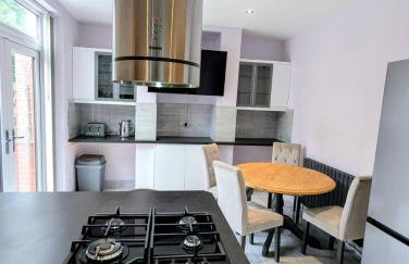 Recently renovated 4 bed home - Foto 15