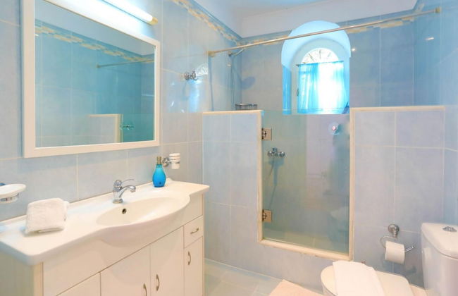 House On The Rocks in Nisaki - Photo 20