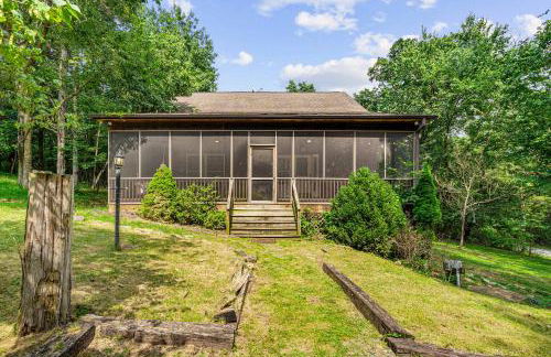 Screened Porch w Swing, Fire Pit, Grill & Deck - Photo 45