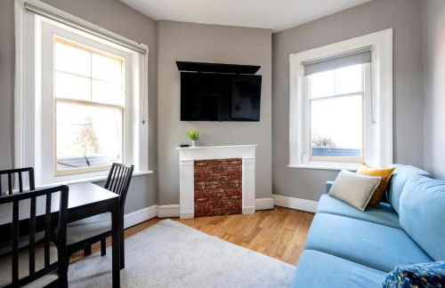 Sunny Corner Apartment in Center of London - Photo 2