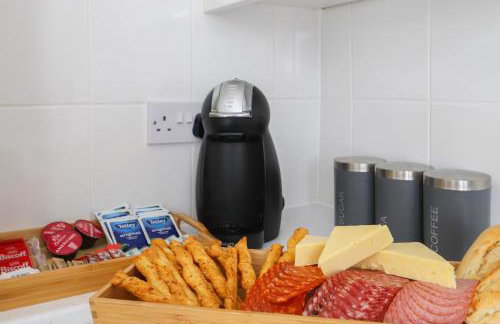 Sanjo Suite - Sleek 2BR Home with Parking & WIFI - Foto 12