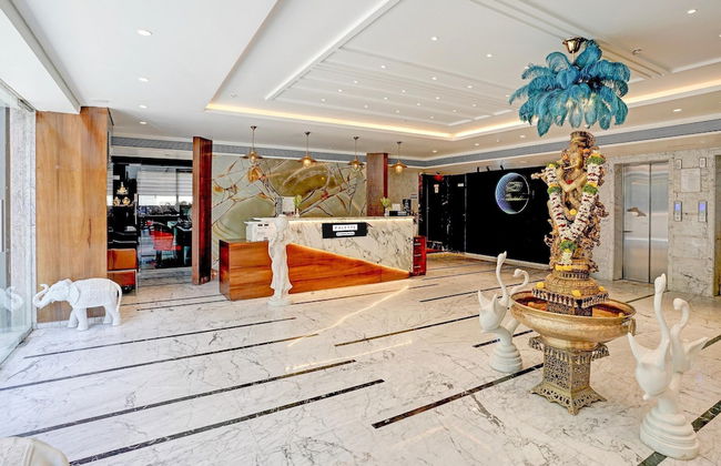 Luxury Elegance at Magarpatta City Pune - Foto 5