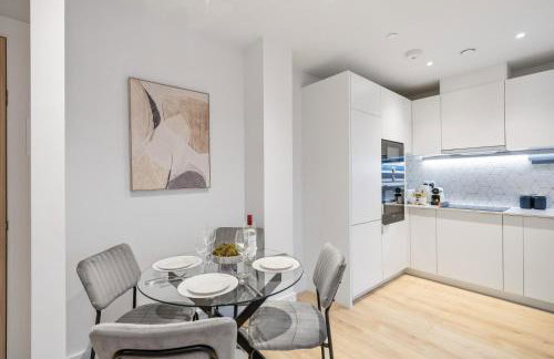 Modern & Cozy 2-Bedroom Apartment plus Parking, Gym, Cinema, Games Room, Workspace - Photo 35