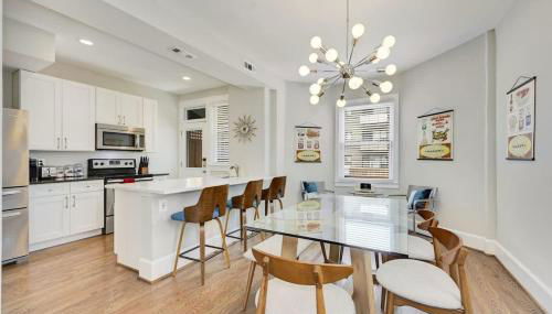 Mid-Century Townhome Steps from Restaurants #DCottage - Foto 4