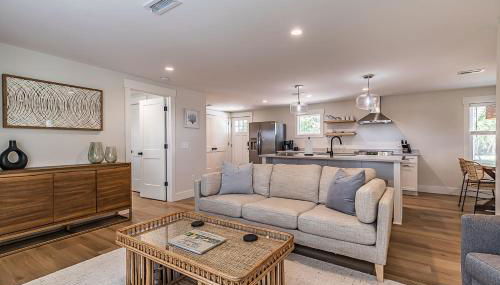 Newly Renovated LowCountry Cottage with Marsh Views - Sleeps 6 - Foto 3