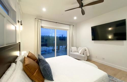 Luxe Port Lookout with waterfront, theater, games - Foto 11