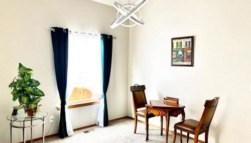 Artsy Home close to USAFA with Fireplace and Patio - Foto 4