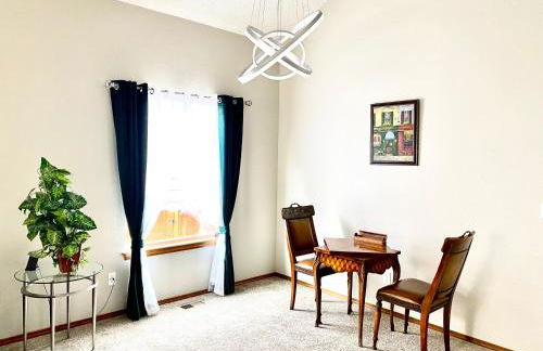 Artsy Home close to USAFA with Fireplace and Patio - Foto 4