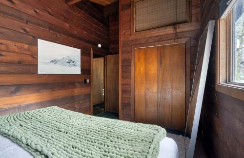 Mid-century Cabin Hideaway - Hot Tub & Fire Pit - Foto 25