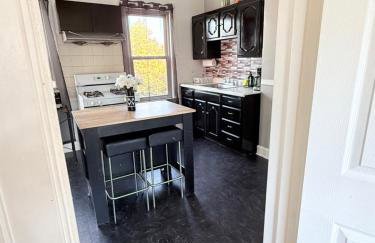 Free Parking! Private Rooftop! 3bd near downtown! - Photo 15