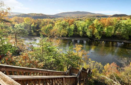 Riverfront Log Cabin w Fireplace Grill & Fire Pit - Foto 2
