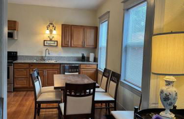 Downtown, 5-bed, 3-bath, 3-level - Foto 26