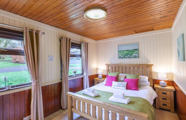 Bluebell Lodge 4 with Hot Tub - Photo 1